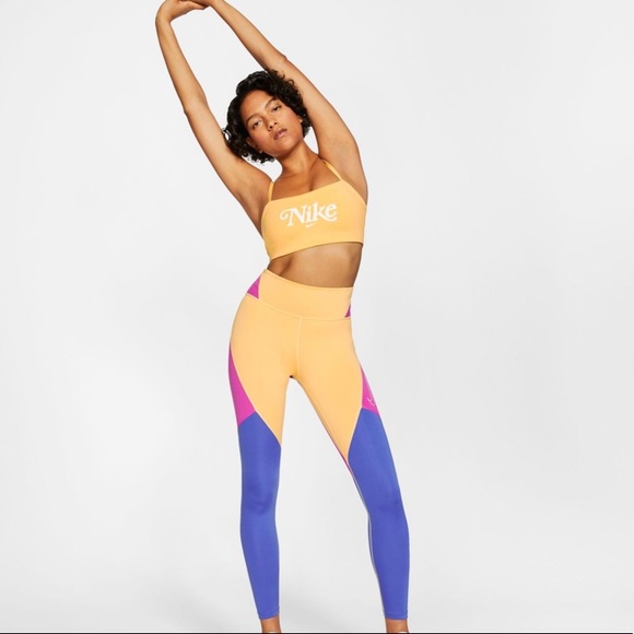 🆕✨ Nike Women's Retro Sports Bra NWT✨🆕 - Picture 4 of 5